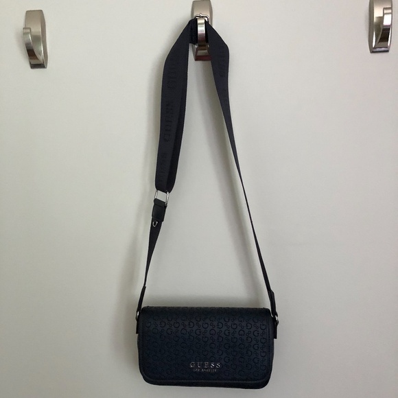 NWOT GUESS Navy Blue Adjustable Crossbody Handbag Logo Print Small/Medium Size - Picture 3 of 10
